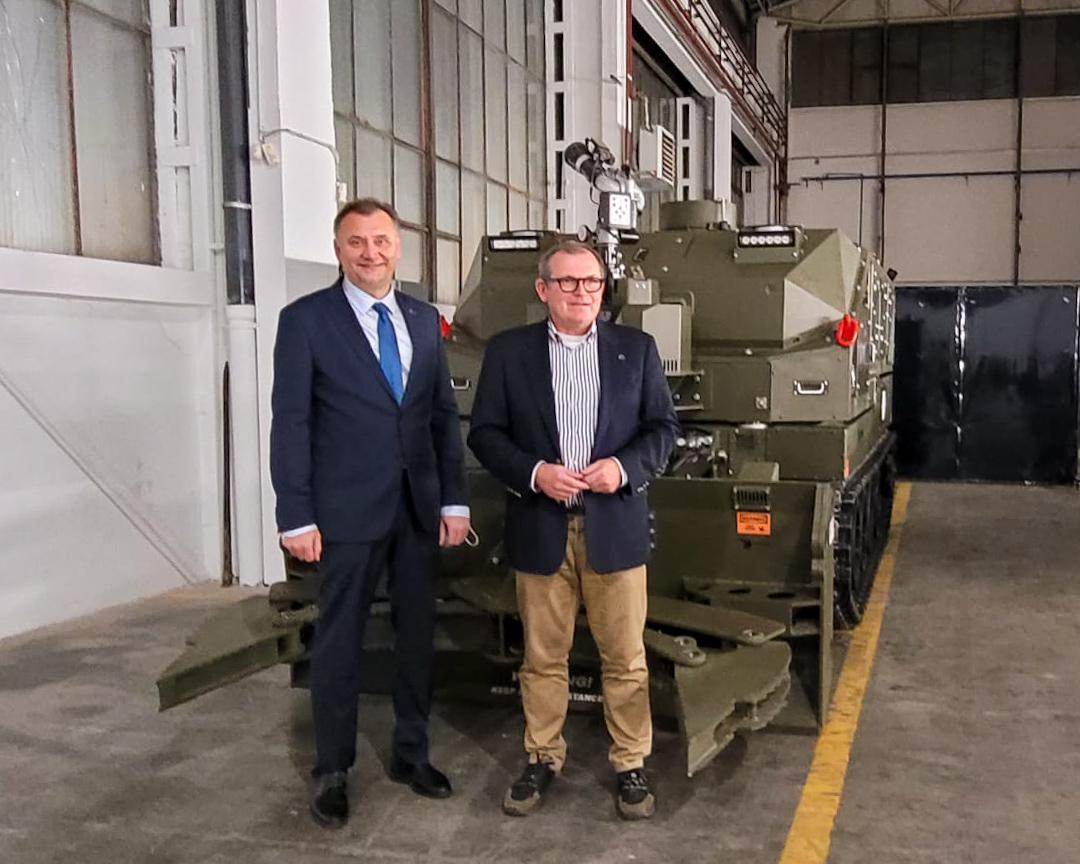 Chief Executive of the European Defence Agency Jiří Šedivý visits DOK ...