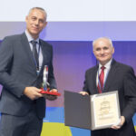 DOK-ING receiving the Academic Oscar