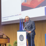 DOK-ING receiving the Academic Oscar