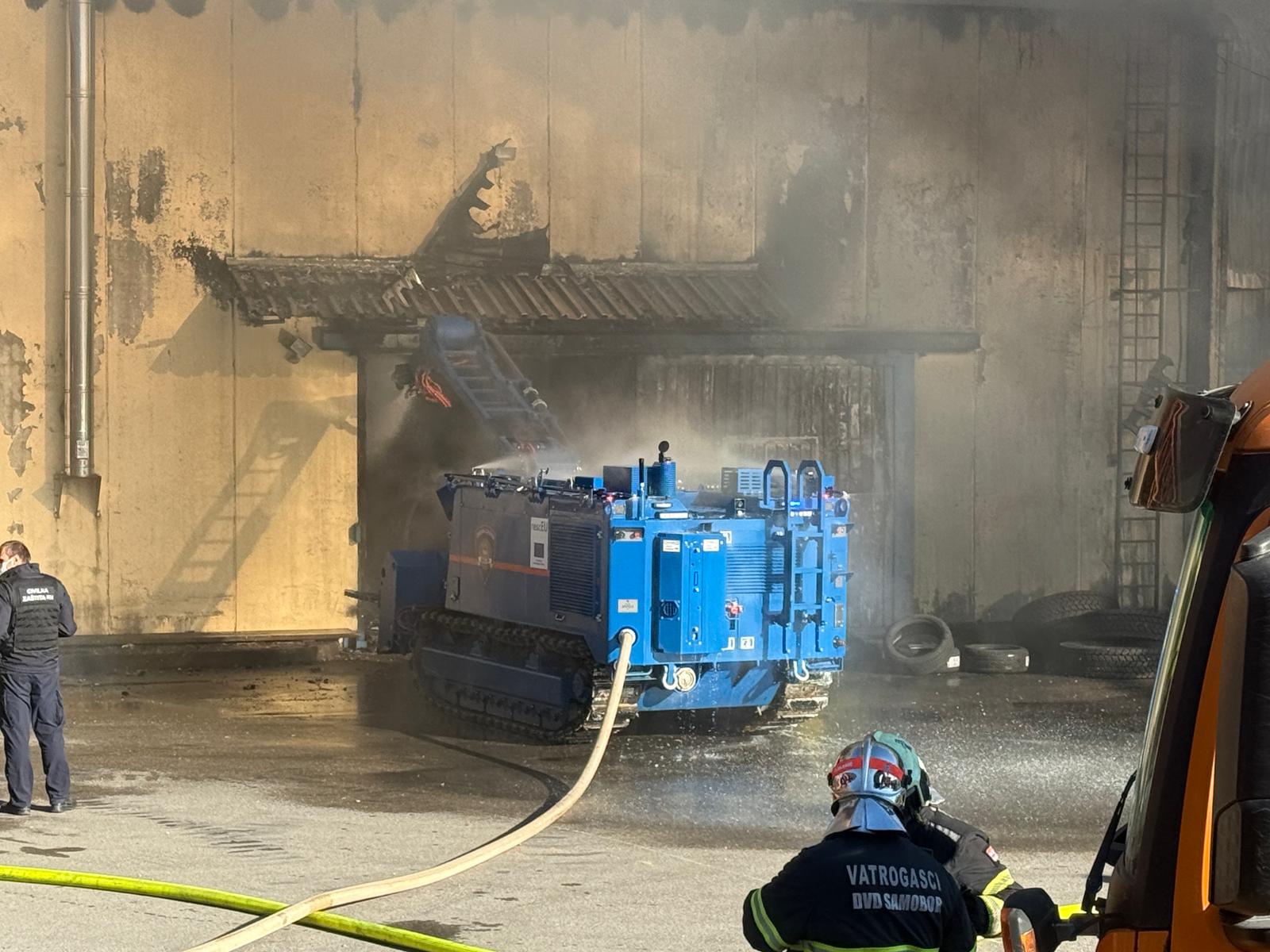 DOK-ING's MVFD-5 extinguishing major fire